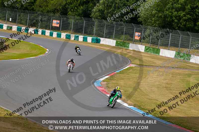 Vintage motorcycle club;eventdigitalimages;mallory park;mallory park trackday photographs;no limits trackdays;peter wileman photography;trackday digital images;trackday photos;vmcc festival 1000 bikes photographs